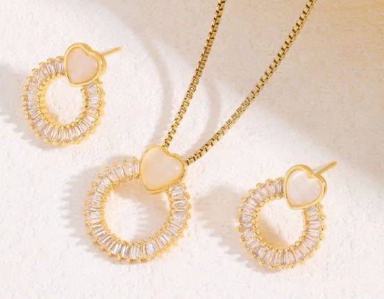 四钻珠宝配饰淘宝店铺转让/出售,卖家诚心出售卖手链戒指