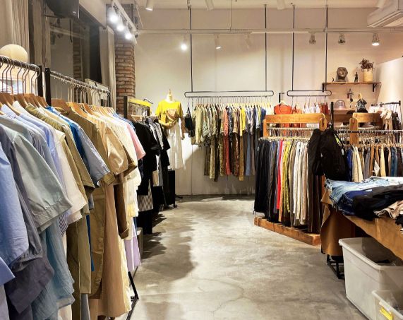 服饰出售，抖音二手奢侈品个体4银牌优质店铺诚意出售