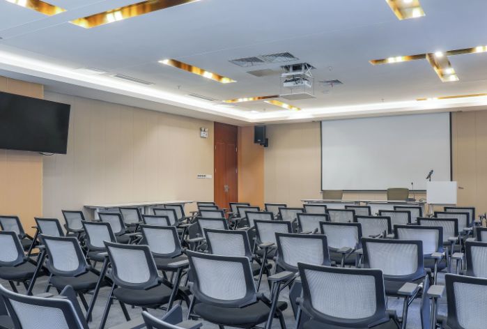 收购一家长沙望城区成立满三年，可以开培训发票的公司