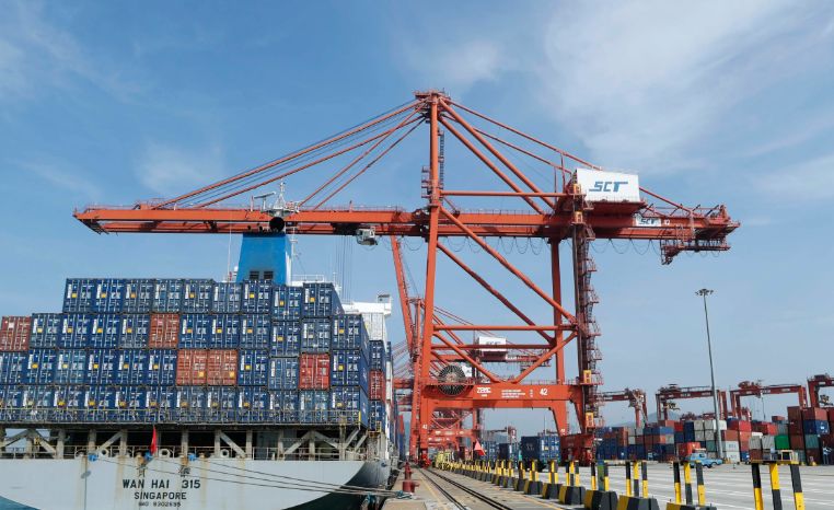 收购一家满3年或即将满3年的贸易、实业、商贸上市公司